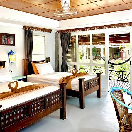 Bamboo Bungalows Koh Phayam Exteriör bild